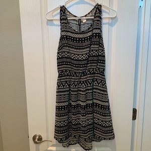 Divided by H&M B&W tribal print dress - Size 6